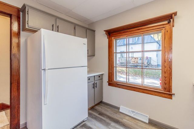 406 W FULTON STREET, Waupaca, WI 54981