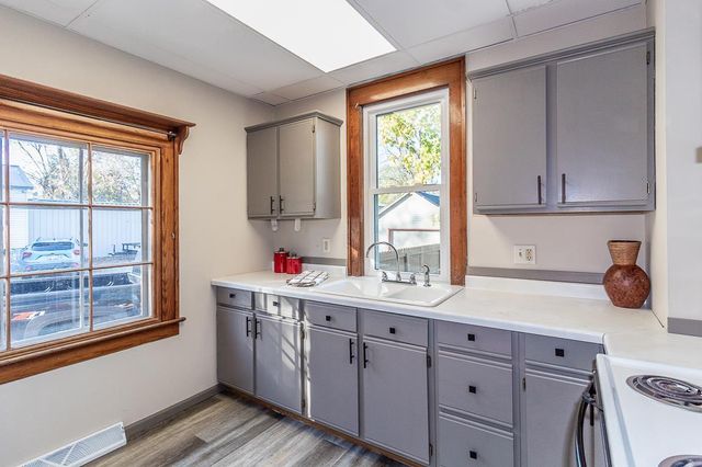 406 W FULTON STREET, Waupaca, WI 54981