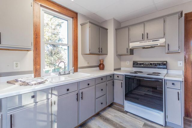 406 W FULTON STREET, Waupaca, WI 54981