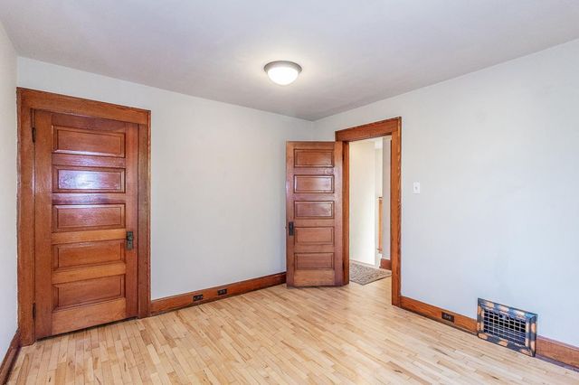 406 W FULTON STREET, Waupaca, WI 54981