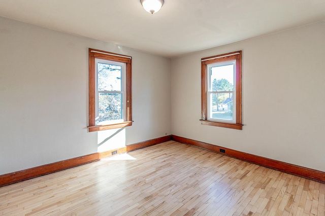 406 W FULTON STREET, Waupaca, WI 54981