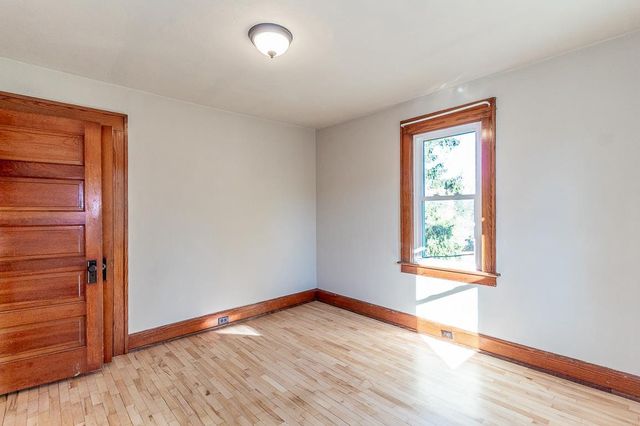 406 W FULTON STREET, Waupaca, WI 54981