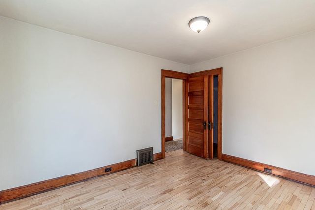 406 W FULTON STREET, Waupaca, WI 54981