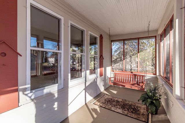 406 W FULTON STREET, Waupaca, WI 54981