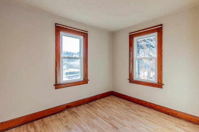 406 W FULTON STREET, Waupaca, WI 54981