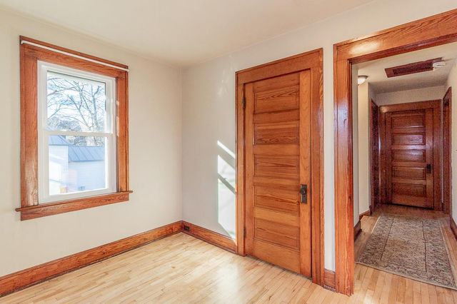 406 W FULTON STREET, Waupaca, WI 54981