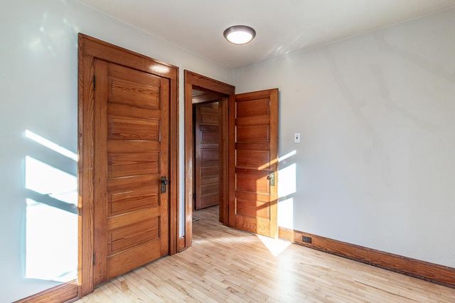 406 W FULTON STREET, Waupaca, WI 54981