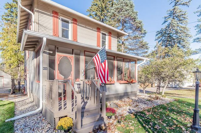 406 W FULTON STREET, Waupaca, WI 54981