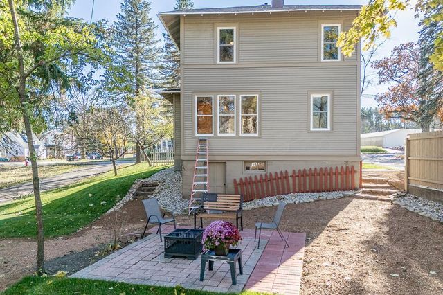406 W FULTON STREET, Waupaca, WI 54981
