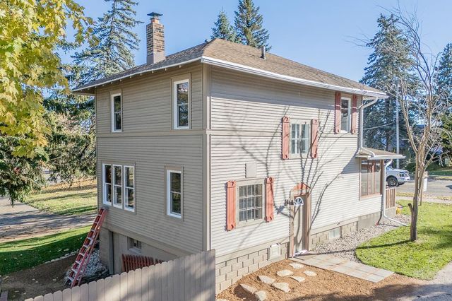 406 W FULTON STREET, Waupaca, WI 54981