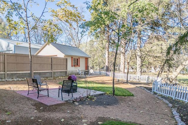 406 W FULTON STREET, Waupaca, WI 54981