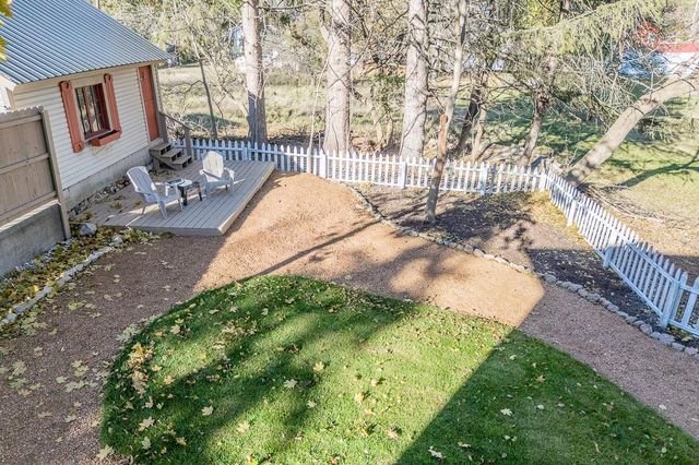 406 W FULTON STREET, Waupaca, WI 54981