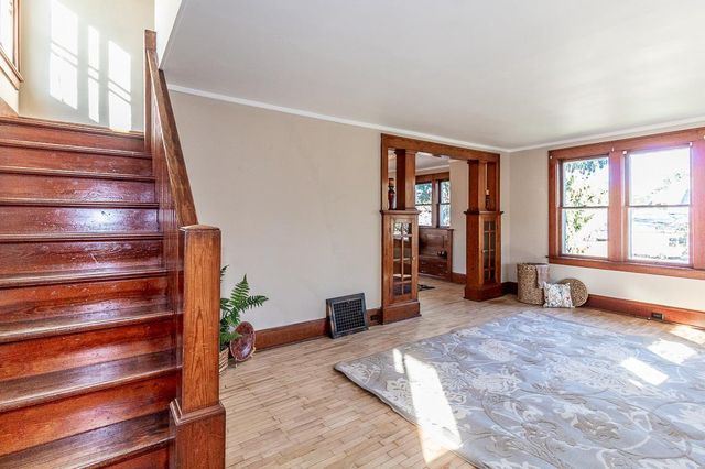 406 W FULTON STREET, Waupaca, WI 54981