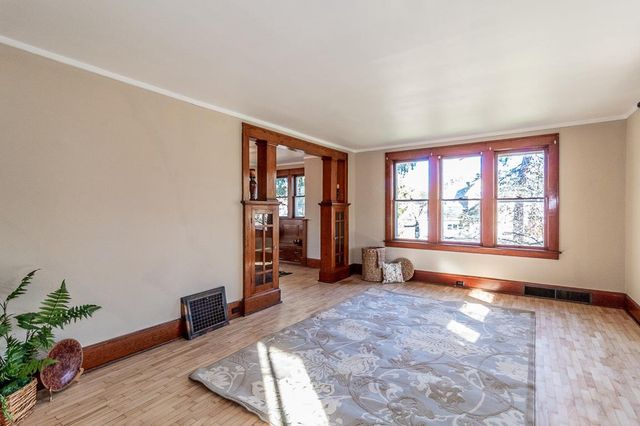 406 W FULTON STREET, Waupaca, WI 54981