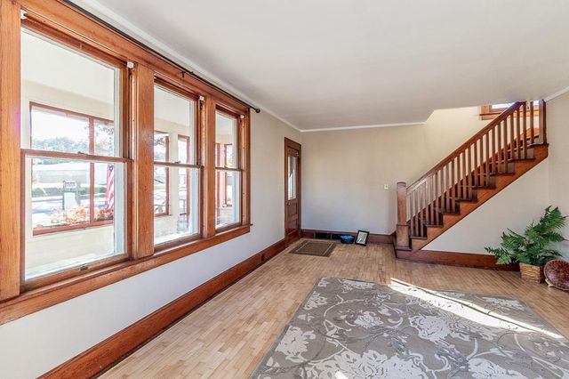 406 W FULTON STREET, Waupaca, WI 54981