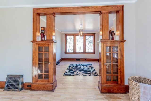 406 W FULTON STREET, Waupaca, WI 54981