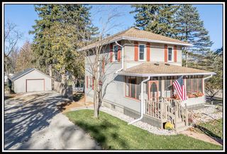 406 W FULTON STREET, Waupaca, WI 54981