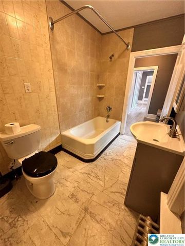 373 East High Street, Hellertown Boro, PA 18055