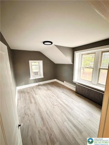 373 East High Street, Hellertown Boro, PA 18055