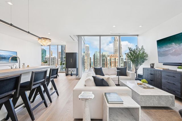 363 E Wacker Drive 2204, Chicago, IL 60601