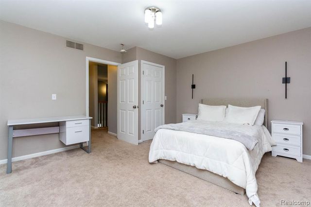 6075 Davison Road, Burton, MI 48509