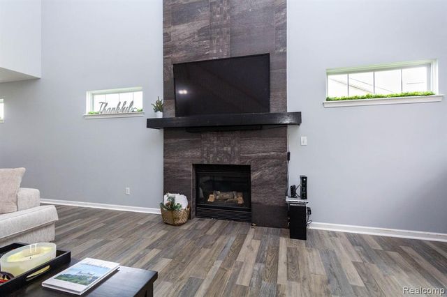 6075 Davison Road, Burton, MI 48509