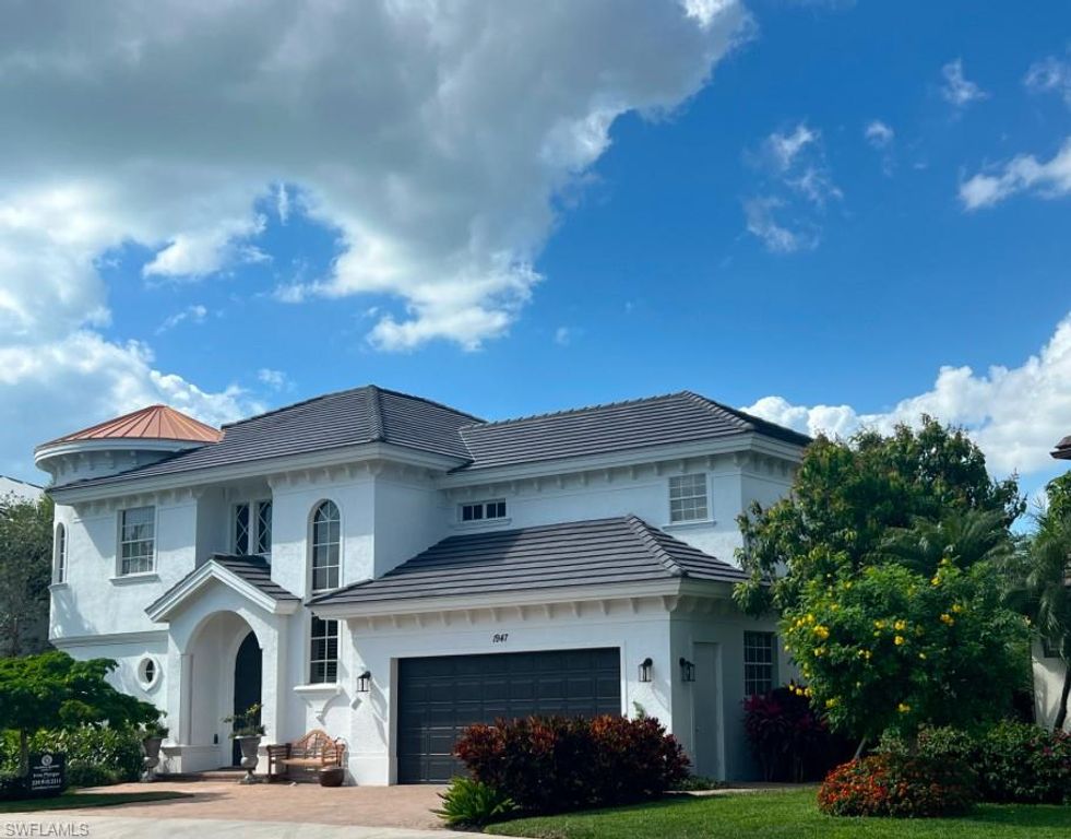1947 Gordon River LN, Naples, FL 34104