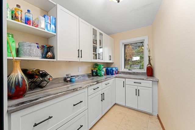 1710 NE Sunset Lane, Grants Pass, OR 97526