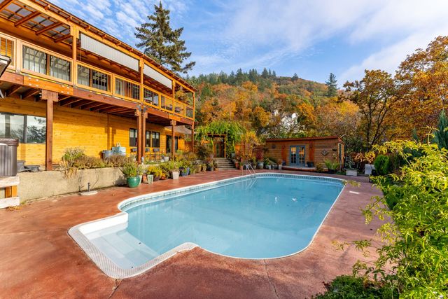 1710 NE Sunset Lane, Grants Pass, OR 97526