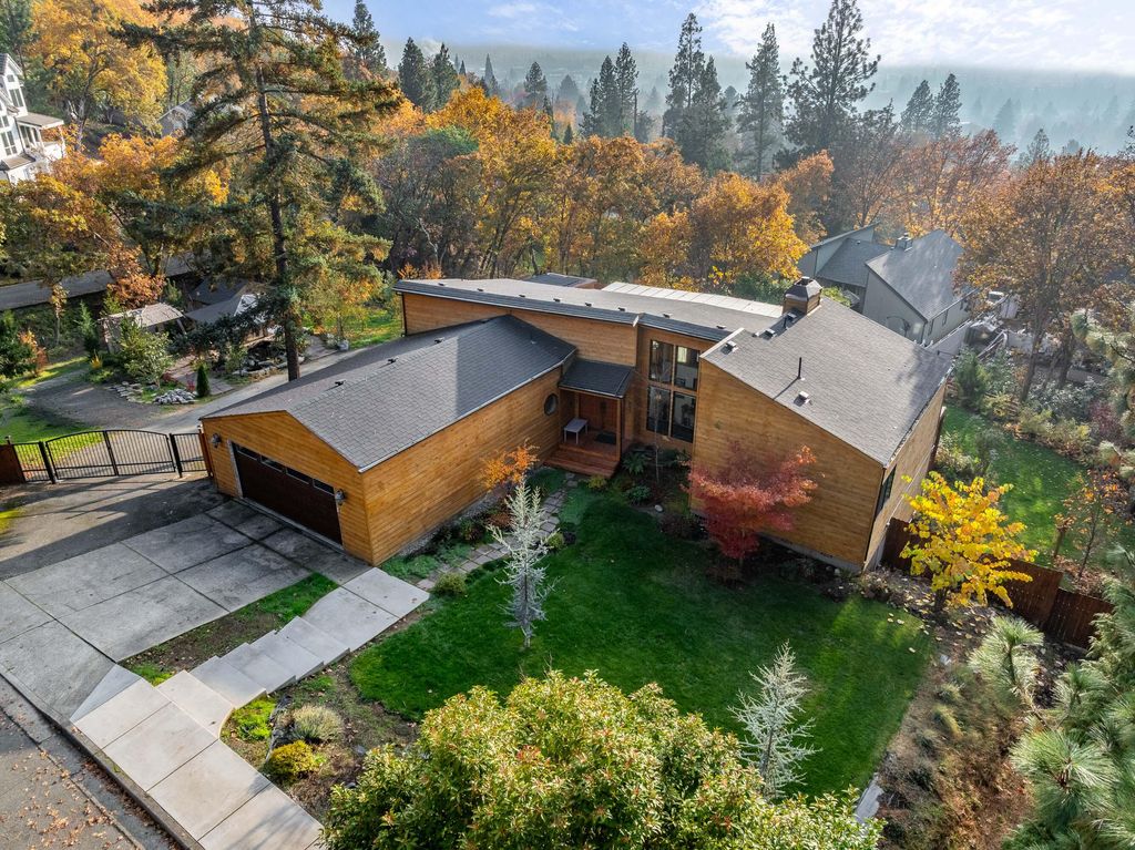 1710 NE Sunset Lane, Grants Pass, OR 97526