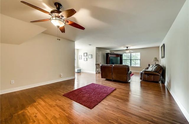 2050 E Oak Shores Drive, Cross Roads, TX 76227