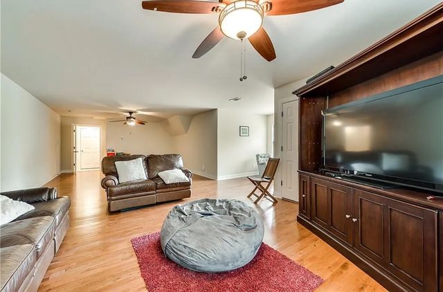 2050 E Oak Shores Drive, Cross Roads, TX 76227