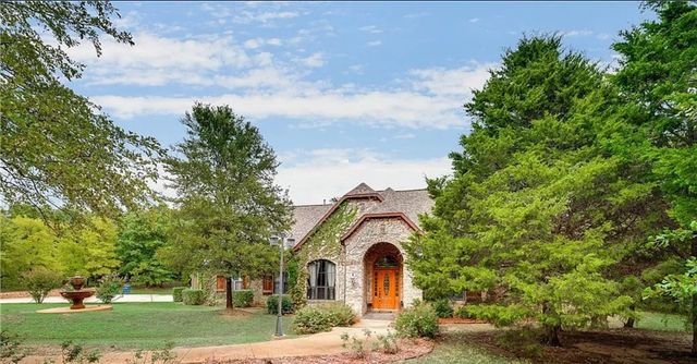 2050 E Oak Shores Drive, Cross Roads, TX 76227