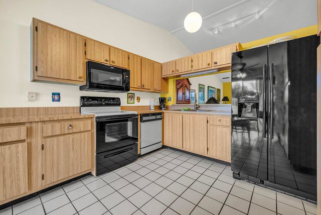 8 Eaton Place, Boynton Beach, FL 33426