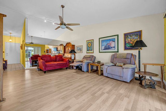 8 Eaton Place, Boynton Beach, FL 33426
