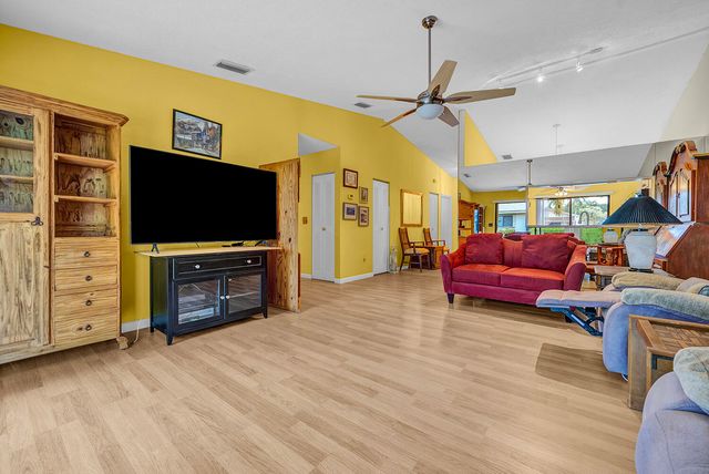 8 Eaton Place, Boynton Beach, FL 33426