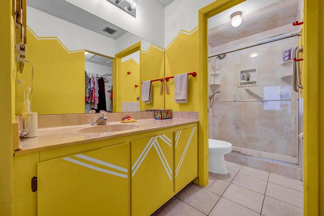 8 Eaton Place, Boynton Beach, FL 33426