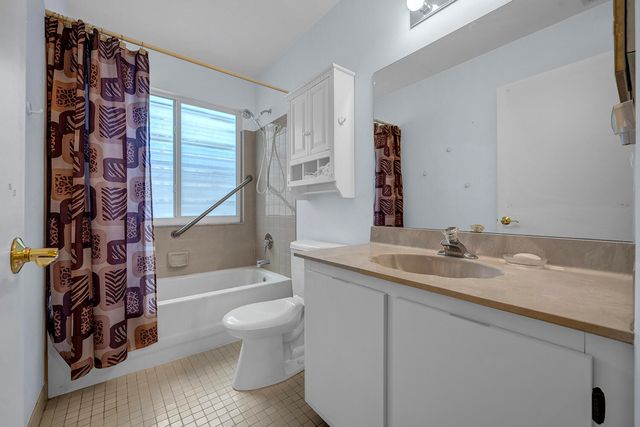 8 Eaton Place, Boynton Beach, FL 33426