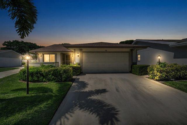 8 Eaton Place, Boynton Beach, FL 33426