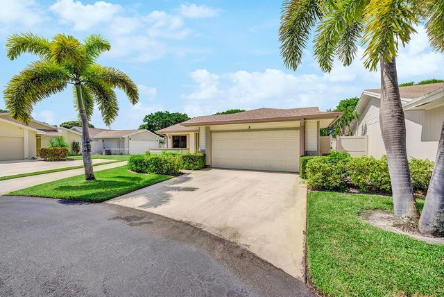 8 Eaton Place, Boynton Beach, FL 33426