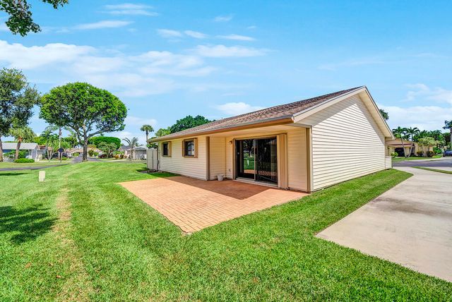 8 Eaton Place, Boynton Beach, FL 33426