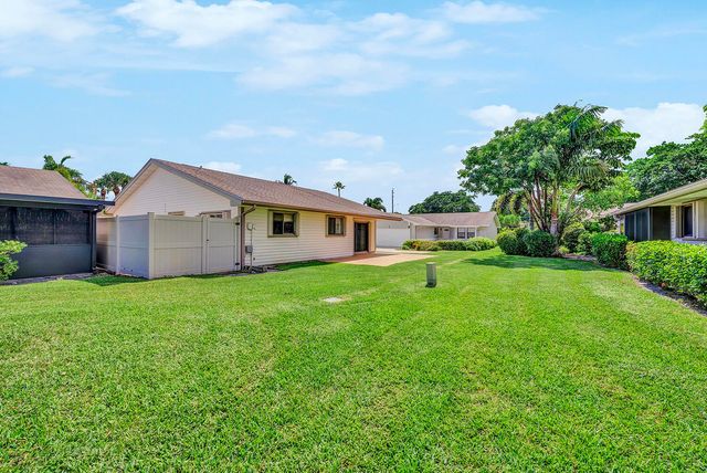 8 Eaton Place, Boynton Beach, FL 33426