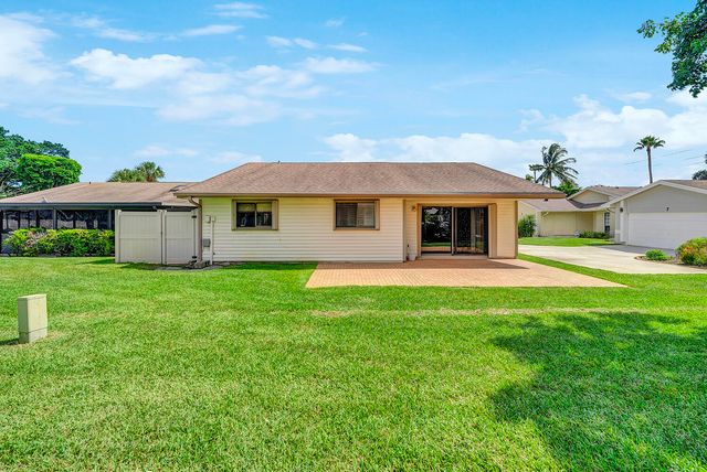 8 Eaton Place, Boynton Beach, FL 33426