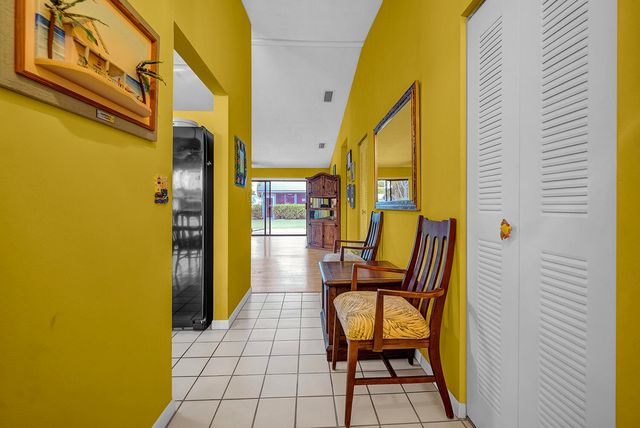 8 Eaton Place, Boynton Beach, FL 33426