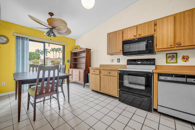 8 Eaton Place, Boynton Beach, FL 33426