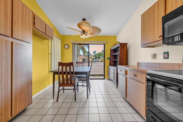 8 Eaton Place, Boynton Beach, FL 33426