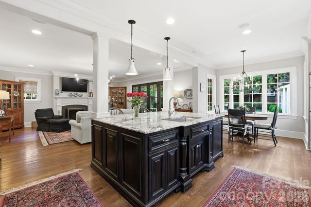 309 Hempstead Place, Charlotte, NC 28207