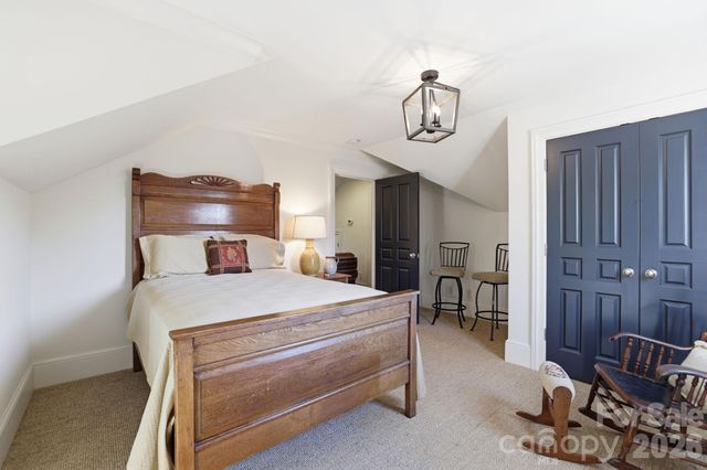 309 Hempstead Place, Charlotte, NC 28207