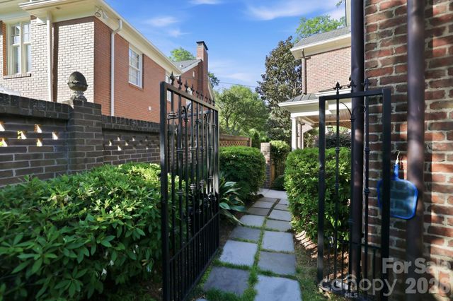 309 Hempstead Place, Charlotte, NC 28207