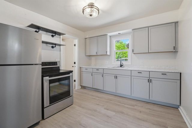1014 W KAMPS AVENUE, Appleton, WI 54914